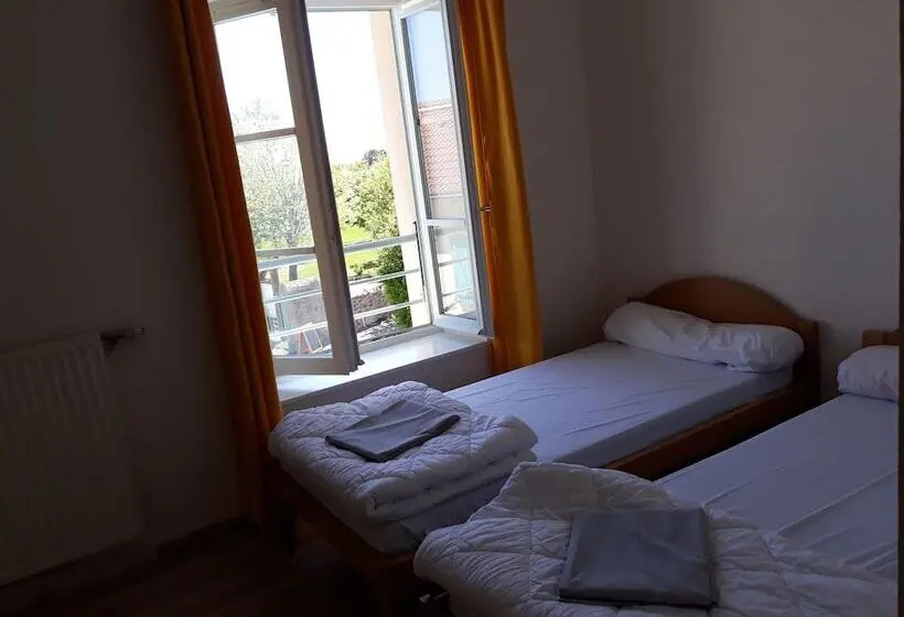 エコノミー４人部屋, Maison De La Monne