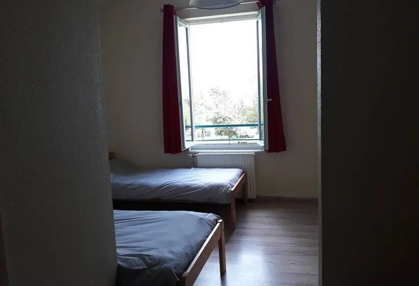 エコノミートリプルルーム, Maison De La Monne