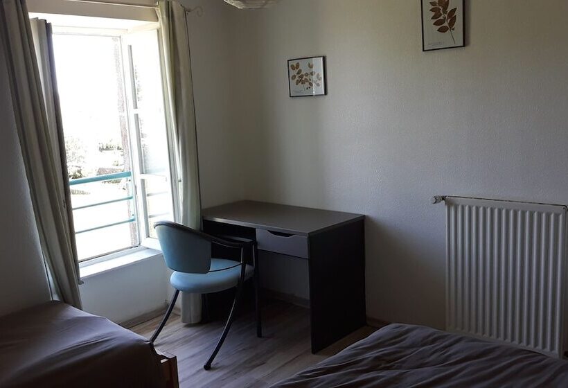 غرفة كلاسيكية ثلاثية, Maison De La Monne