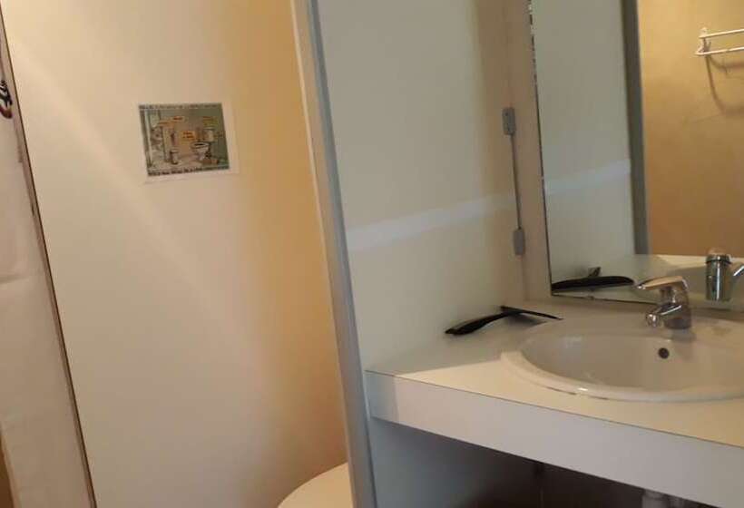 غرفة كلاسيكية ثلاثية, Maison De La Monne