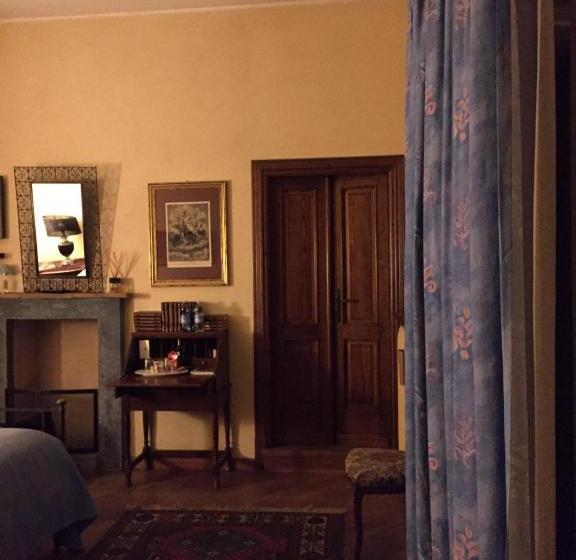 标准间带游泳池, Spineto House