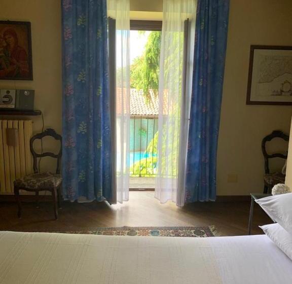 标准间带游泳池, Spineto House