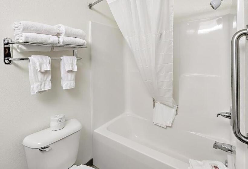 סוויטה, Estherville Hotel & Suites