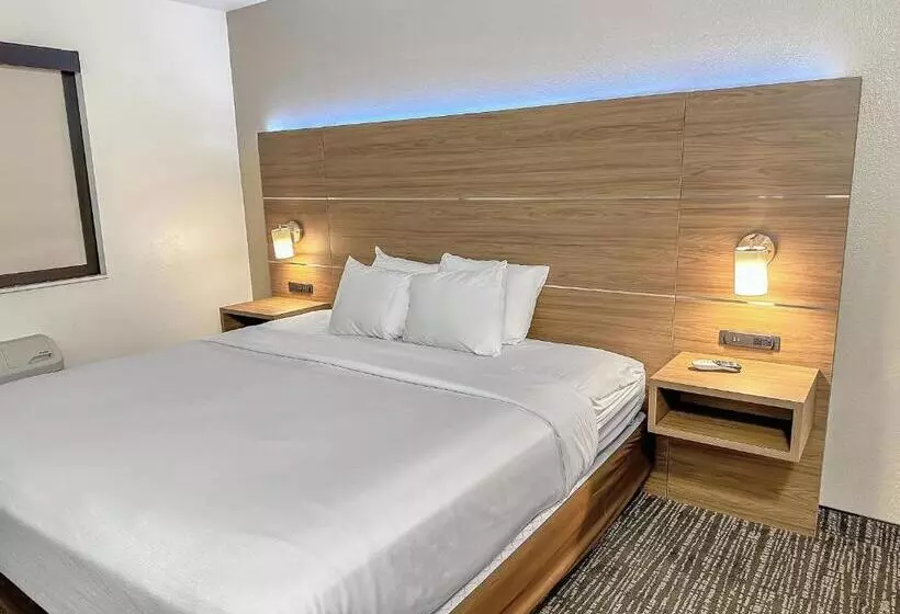デラックススイート, Estherville Hotel & Suites