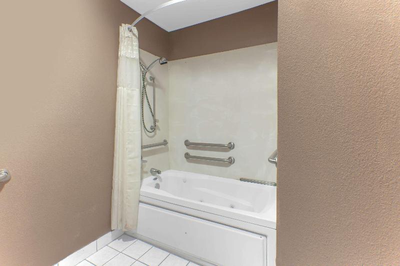 Стандартный Номер Кровать Кинг, Knights Inn Forest Hill