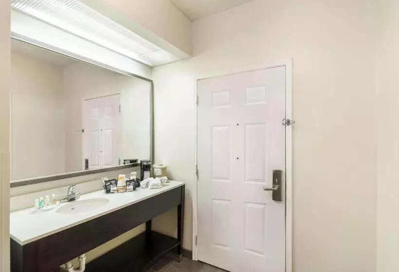 キングサイズベッドのスタンダードルーム, Quality Inn Crestview Near Eglin Afb