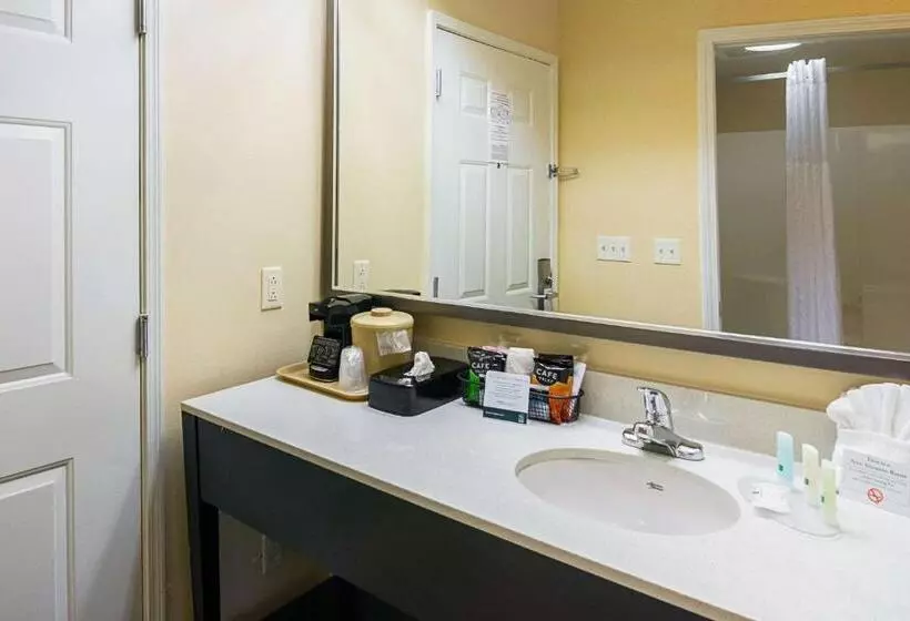 キングサイズベッドのスタンダードルーム, Quality Inn Crestview Near Eglin Afb
