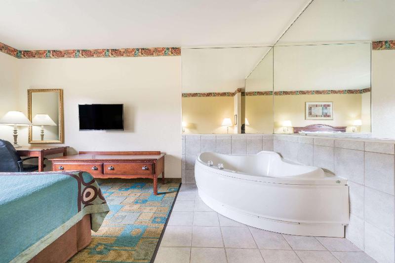 Quarto Estandar Cama King, Super 8 By Wyndham Fort Worth Stockyards