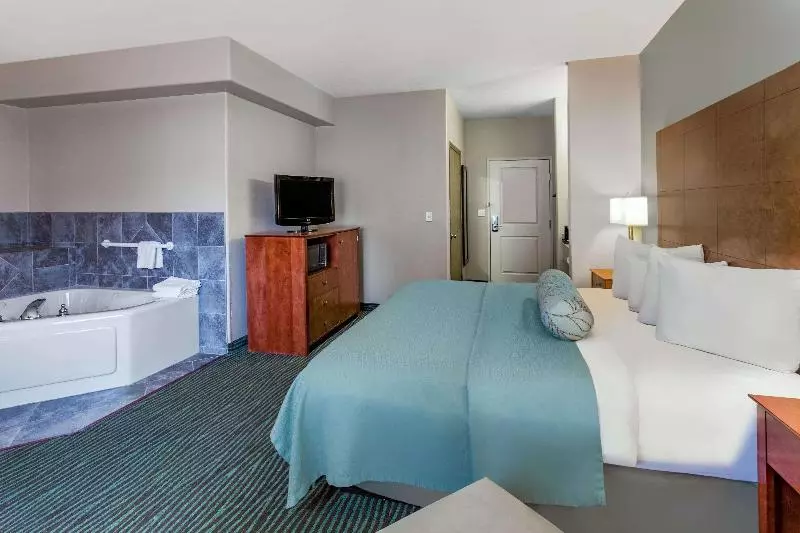 سوییت لوکس, Americinn By Wyndham Des Moines Airport