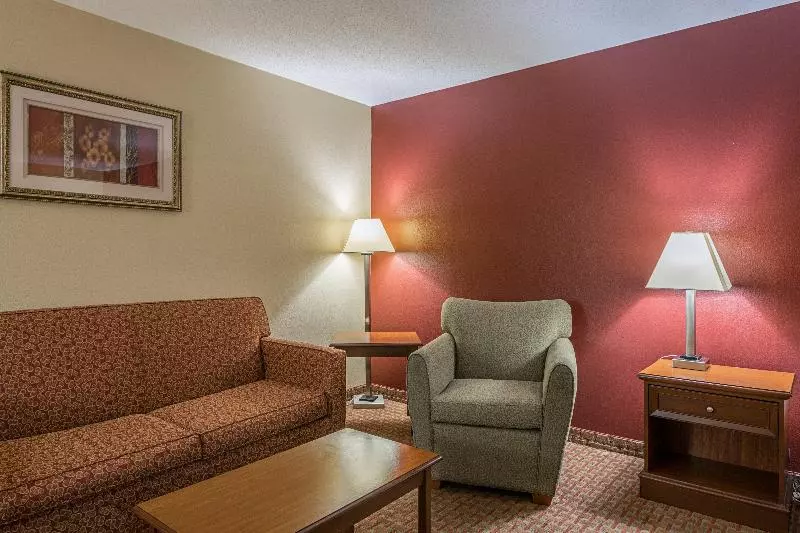 سوئیت با تخت بزرگ, Red Roof Inn & Suites Little Rock