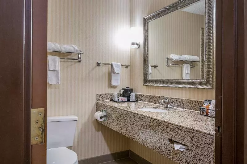 سوئیت با تخت بزرگ, Red Roof Inn & Suites Little Rock
