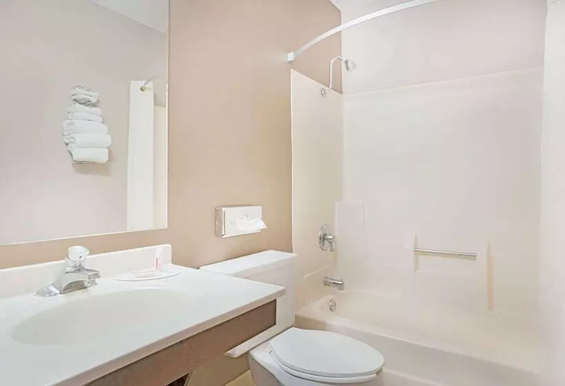 Sviitti, Super 8 By Wyndham Marshall Mn