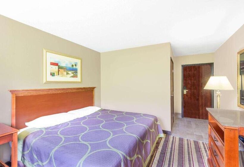 带大床的豪华间, Super 8 By Wyndham Tilton/lake Winnipesaukee