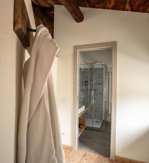 キングサイズベッドのスタンダードルーム, Foresteria Stazzona