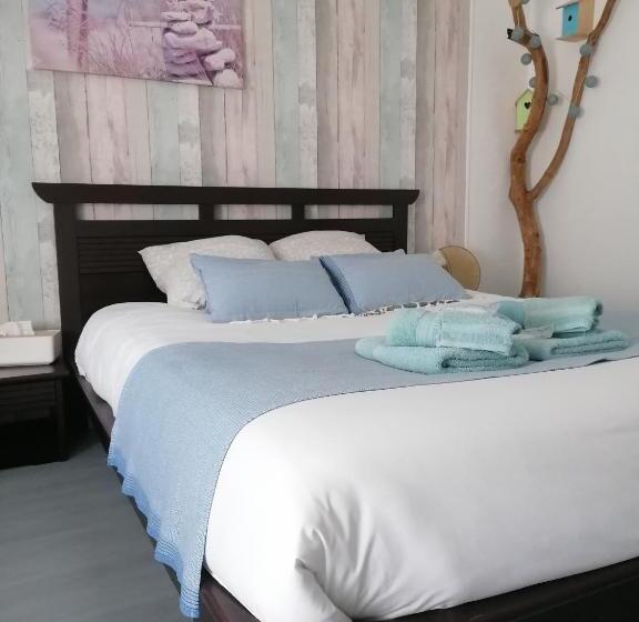 חדר סטנדרט לשלושה, Les Mesanges