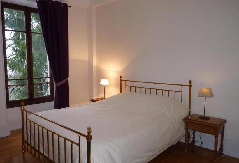 标准三人间, Domaine De La Sauge