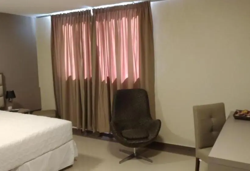 Deluxe Suite King Bed, Paracambi Top