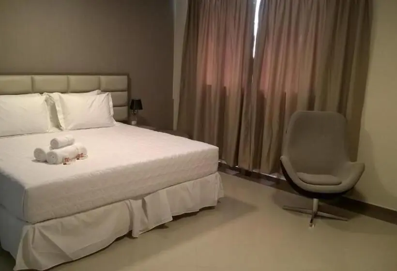 Deluxe Suite King Bed, Paracambi Top