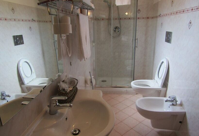 Номер Стандарт с Балконом, Opera