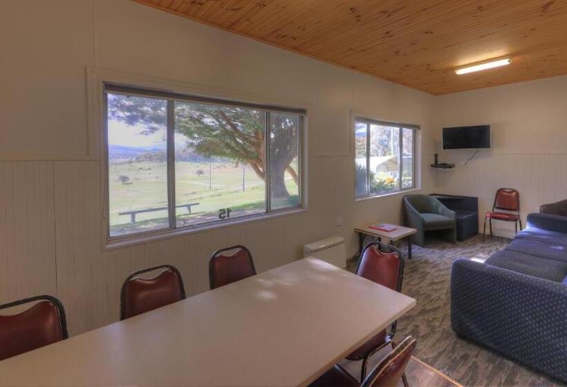 شقة غرفتين, Anglers Reach Lakeside Village