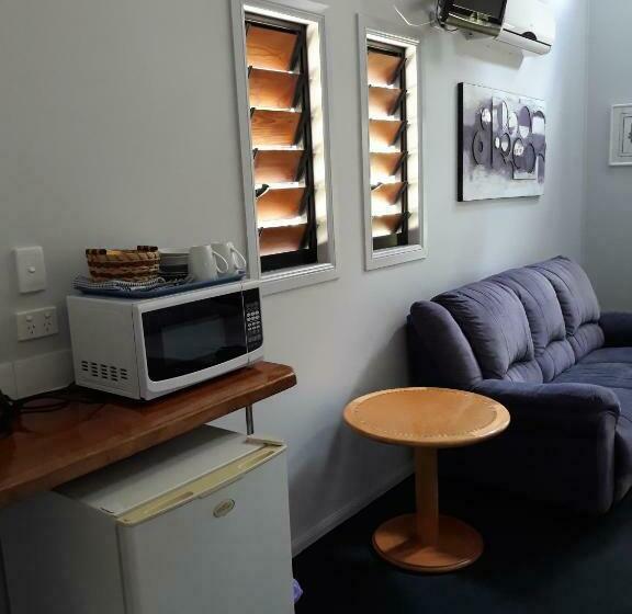 غرفة إقتصادية, Speewah Country Tavern