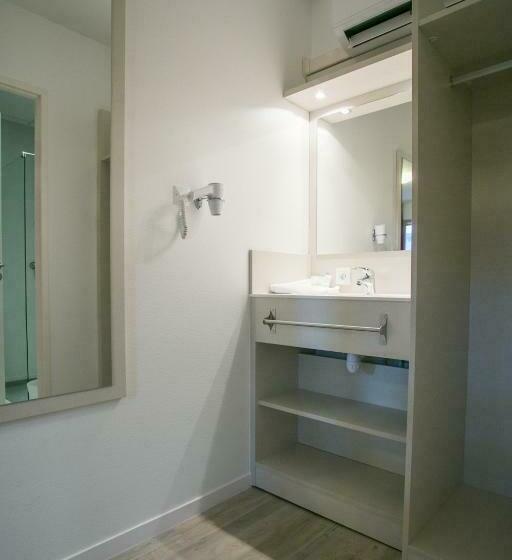 패밀리 룸, Motel Des Landes