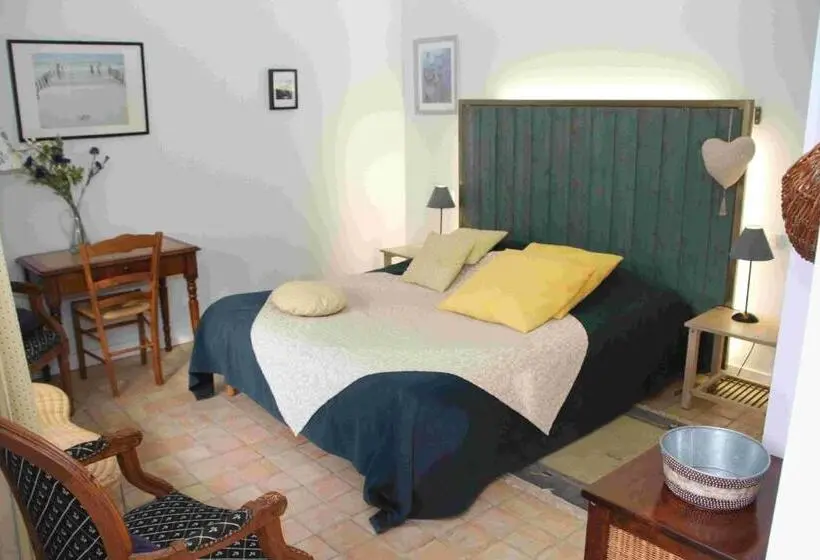 スタンダードルーム, Chambres D Hôtes Le Logis Du Port Paradis
