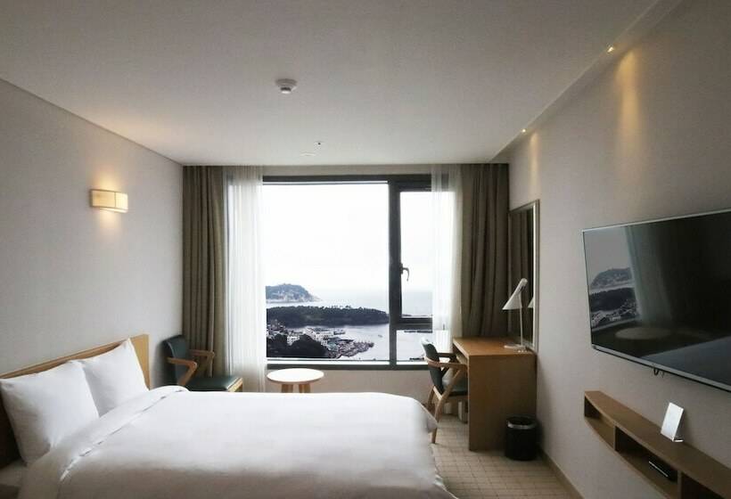 デラックスの4人部屋, Jeju Hotel The M