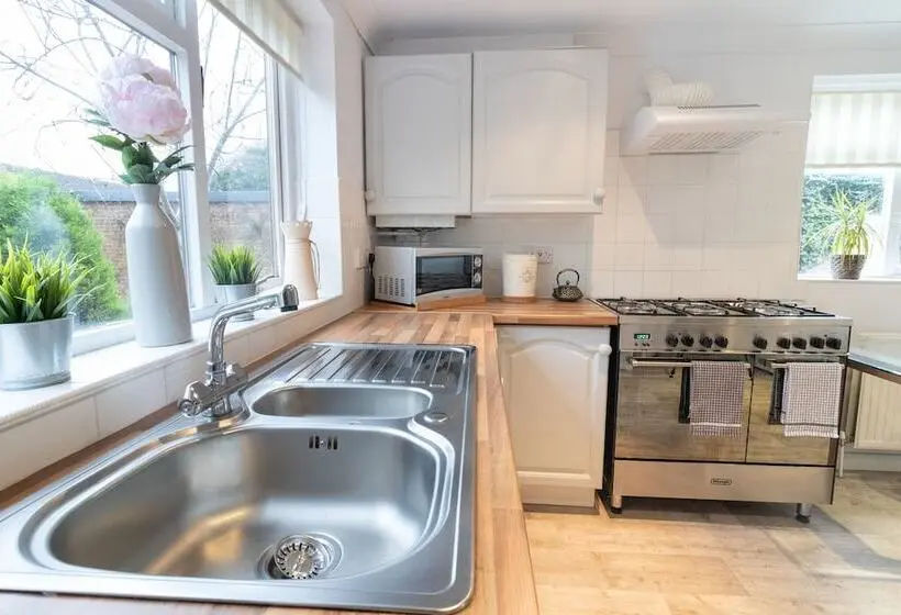 ダブルベッドのエコノミールーム, St Anne S Serviced Accommodation