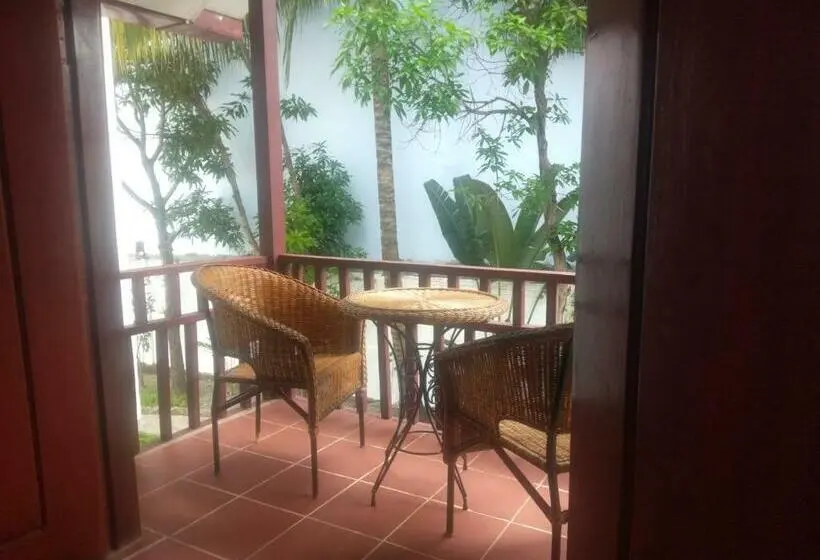 اتاق لوکس, Manoha Villa