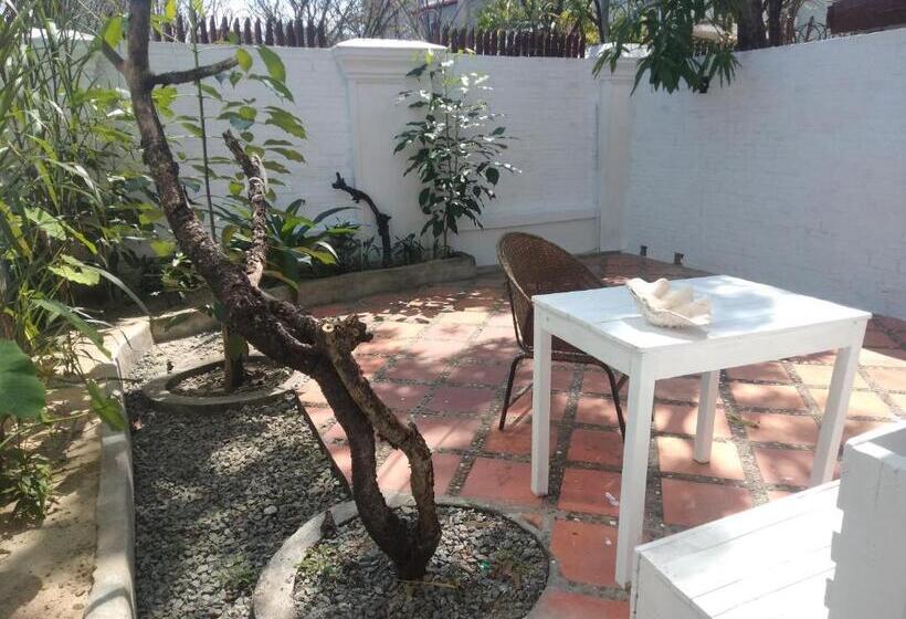 Номер Стандарт с Террасой, Manoha Villa