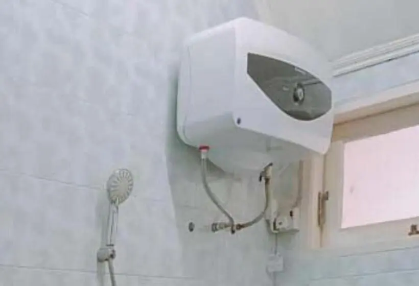 Standard Single Room Shared Bathroom, Villa Lotus E06 Syariah Redpartner