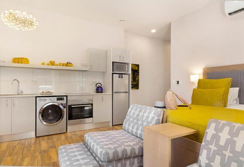 带1个卧室的带阳台的公寓, Urban Oasis Apart