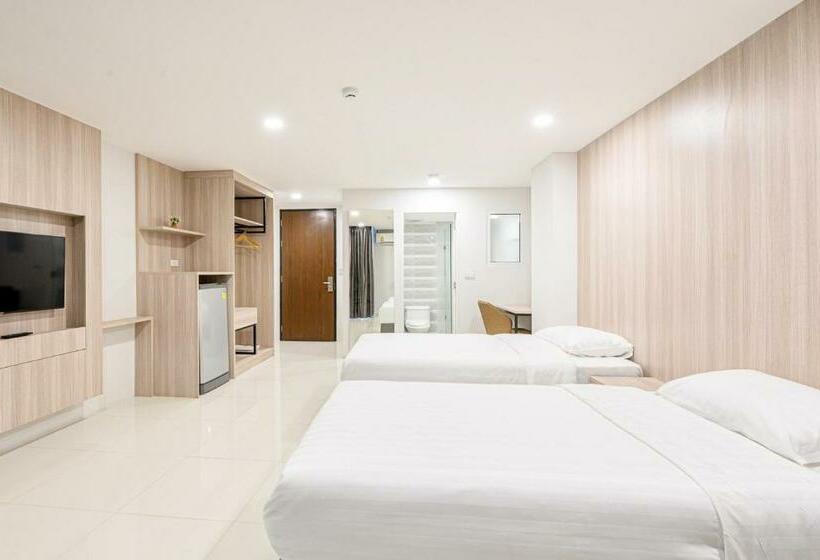 キングサイズベッドのスタンダードルーム, Bear’s Den Hotel Pattaya