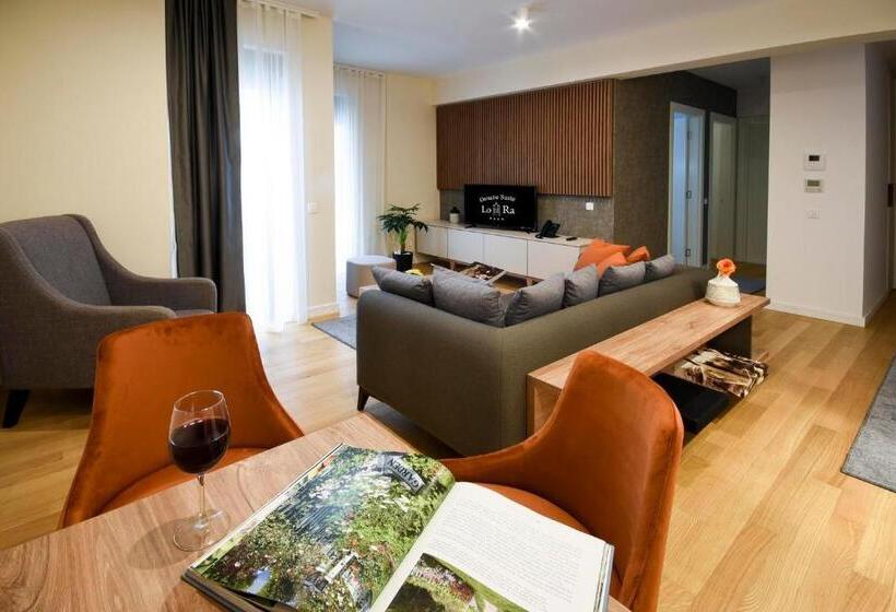 سوییت خانوادگی, Lora