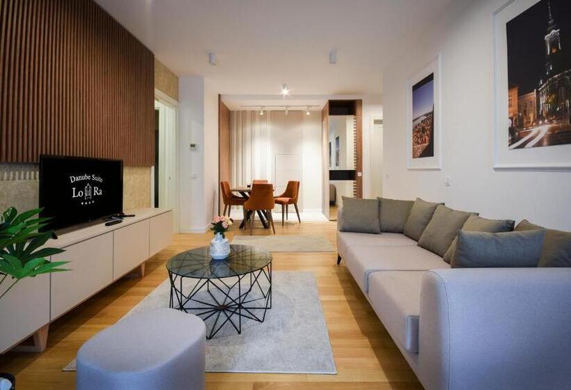 سوییت خانوادگی, Lora