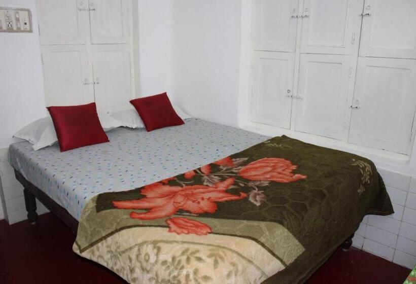 Quarto Estandar, Balaji Guest House