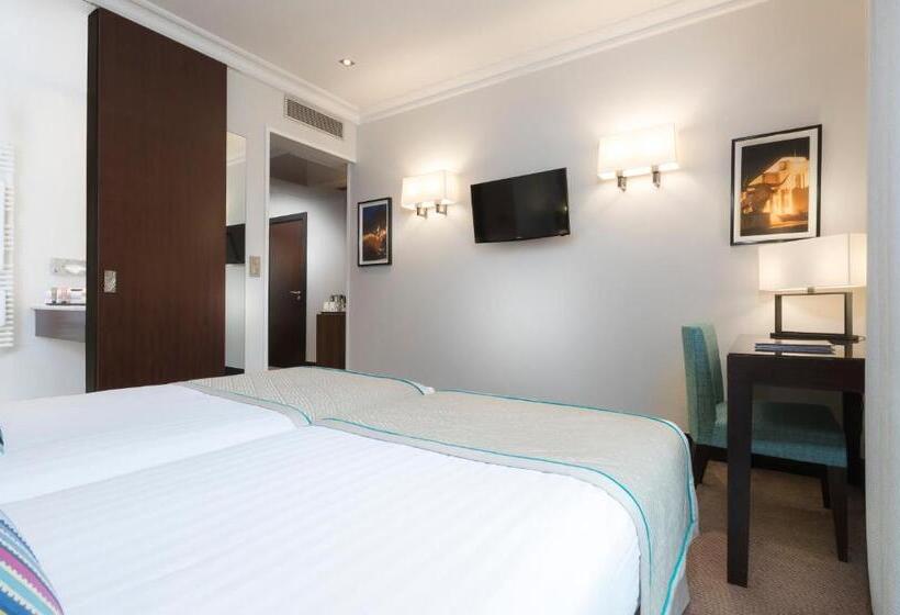 اتاق لوکس, Montfleuri