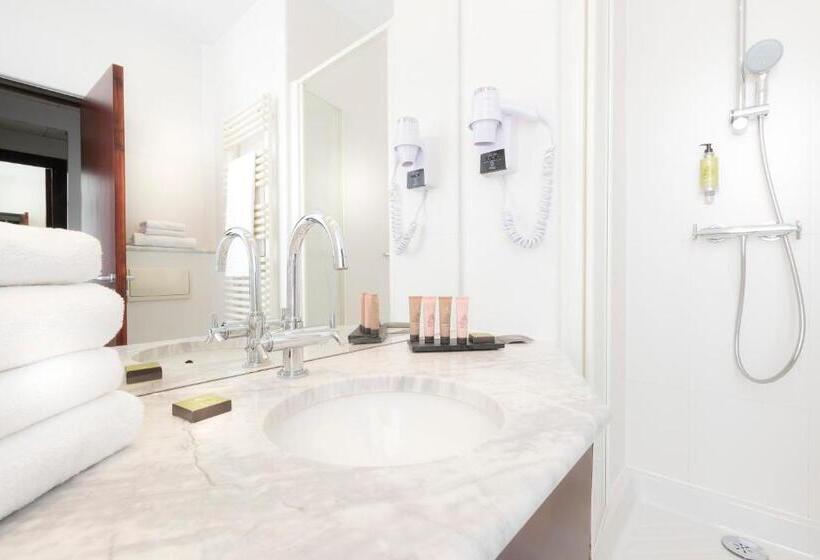 آپارتمان یک خوابه با دری مشترک که هال را جدا می کند., Montfleuri