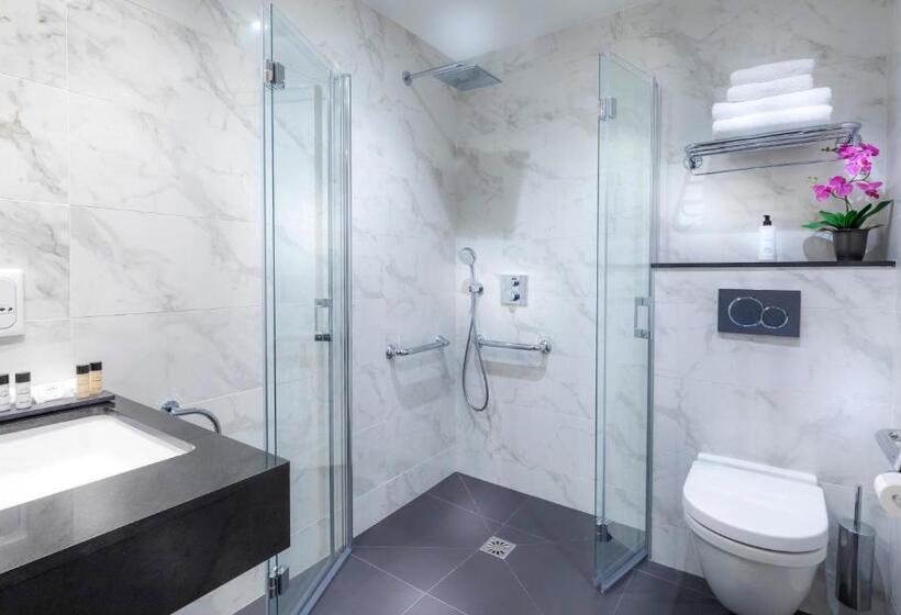 اتاق کلاسیک یک تخته, Montfleuri