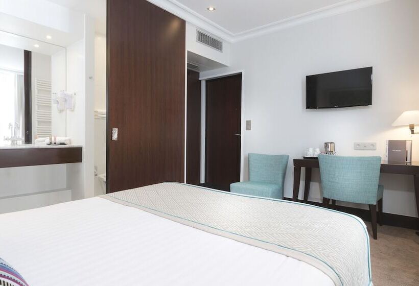 اتاق لوکس, Montfleuri