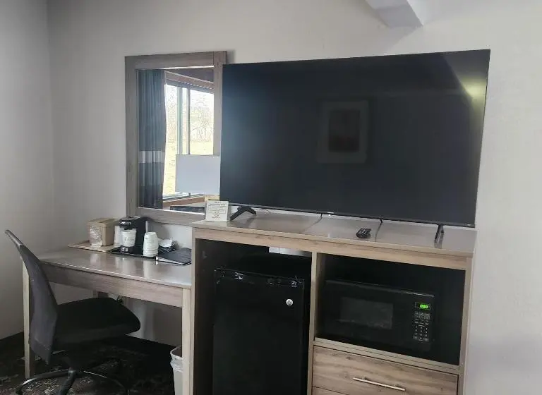 キングサイズベッドのデラックスルーム, Ramada By Wyndham Cedar Rapids South