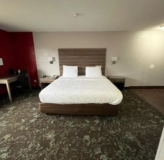 キングサイズベッドのスイートルーム, Ramada By Wyndham Cedar Rapids South