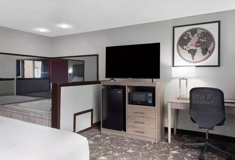 Sviitti King-vuode, Ramada By Wyndham Cedar Rapids South