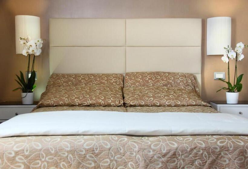 수피리어 룸, Regit