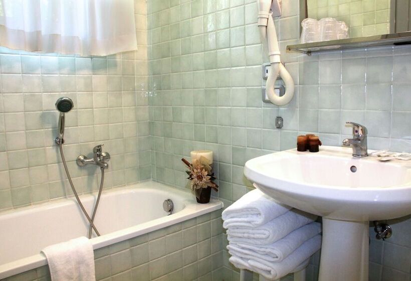 수피리어 룸, Regit