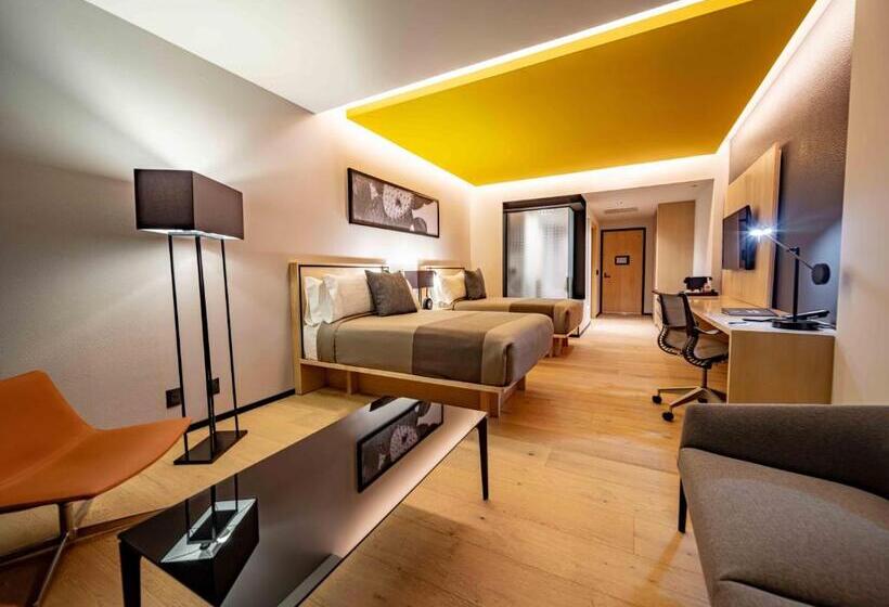 デラックスルーム, Galeria Plaza San Jeronimo