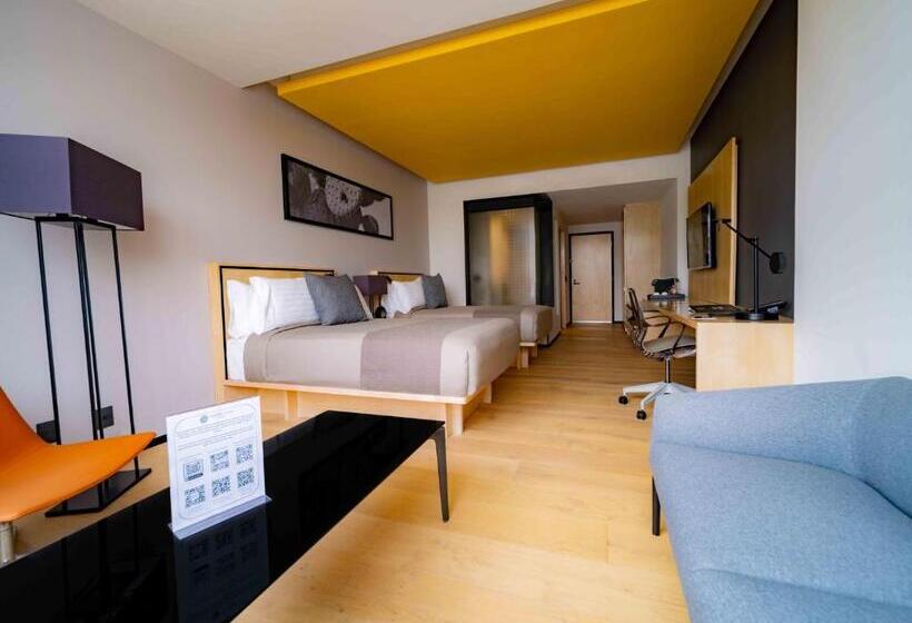 デラックスルーム, Galeria Plaza San Jeronimo