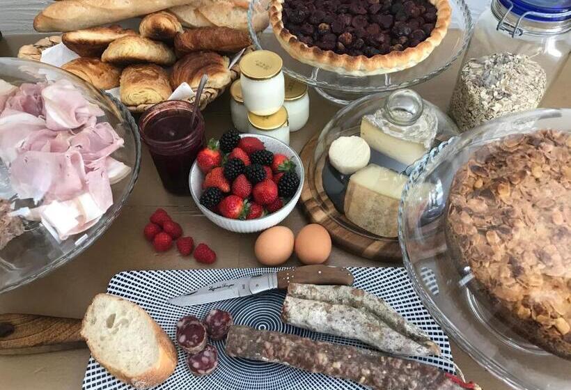 Семейный Номер, Les Cailloux Dorés