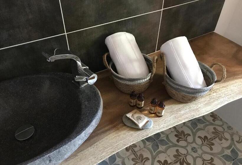 デラックスの４人部屋, Les Cailloux Dorés